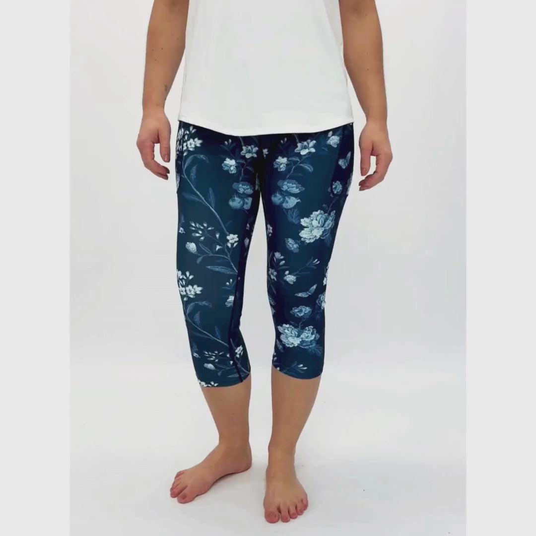 Blue Vintage Bloom Capri